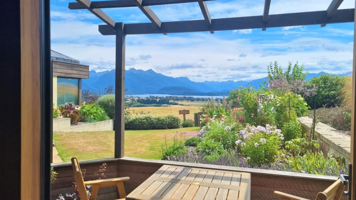 457404 cabot lodge deluxe courtyard southland new zealand credit cabot lodge 3